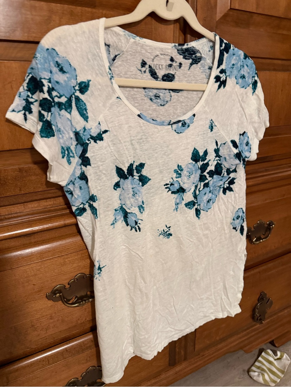 Lucky Brand White Tee with Blue Floral Print size small
